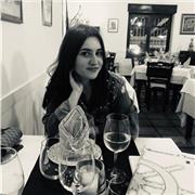 Profesora de ingles con niñas o niños